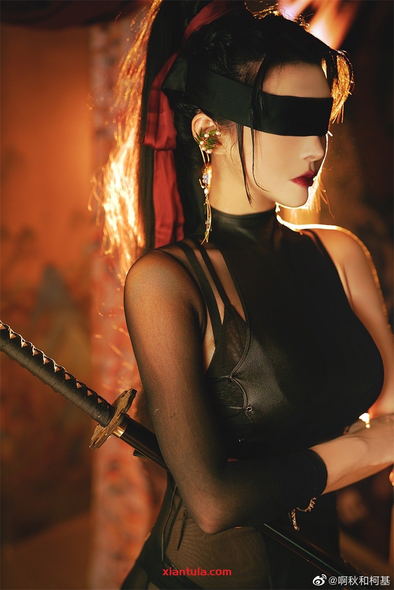 夏小秋秋秋(秋和柯基)113组完整图片分享，风格显大胆？