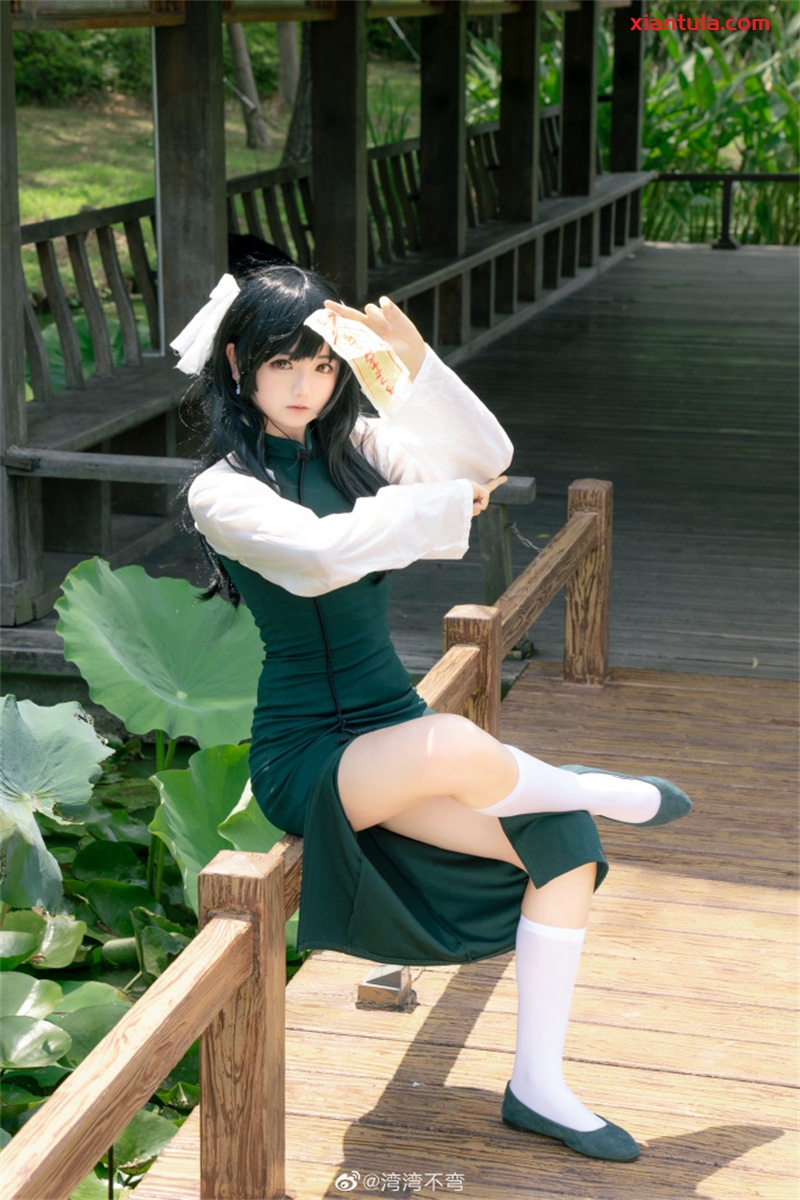 湾湾不弯图集全图分享，热情的荷花池少女