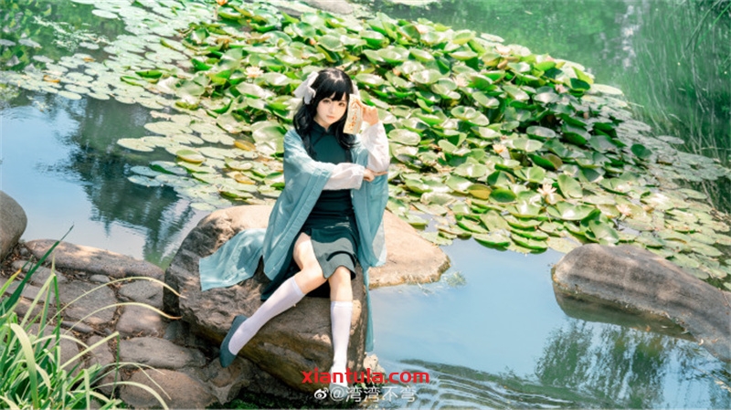 湾湾不弯图集全图分享，热情的荷花池少女