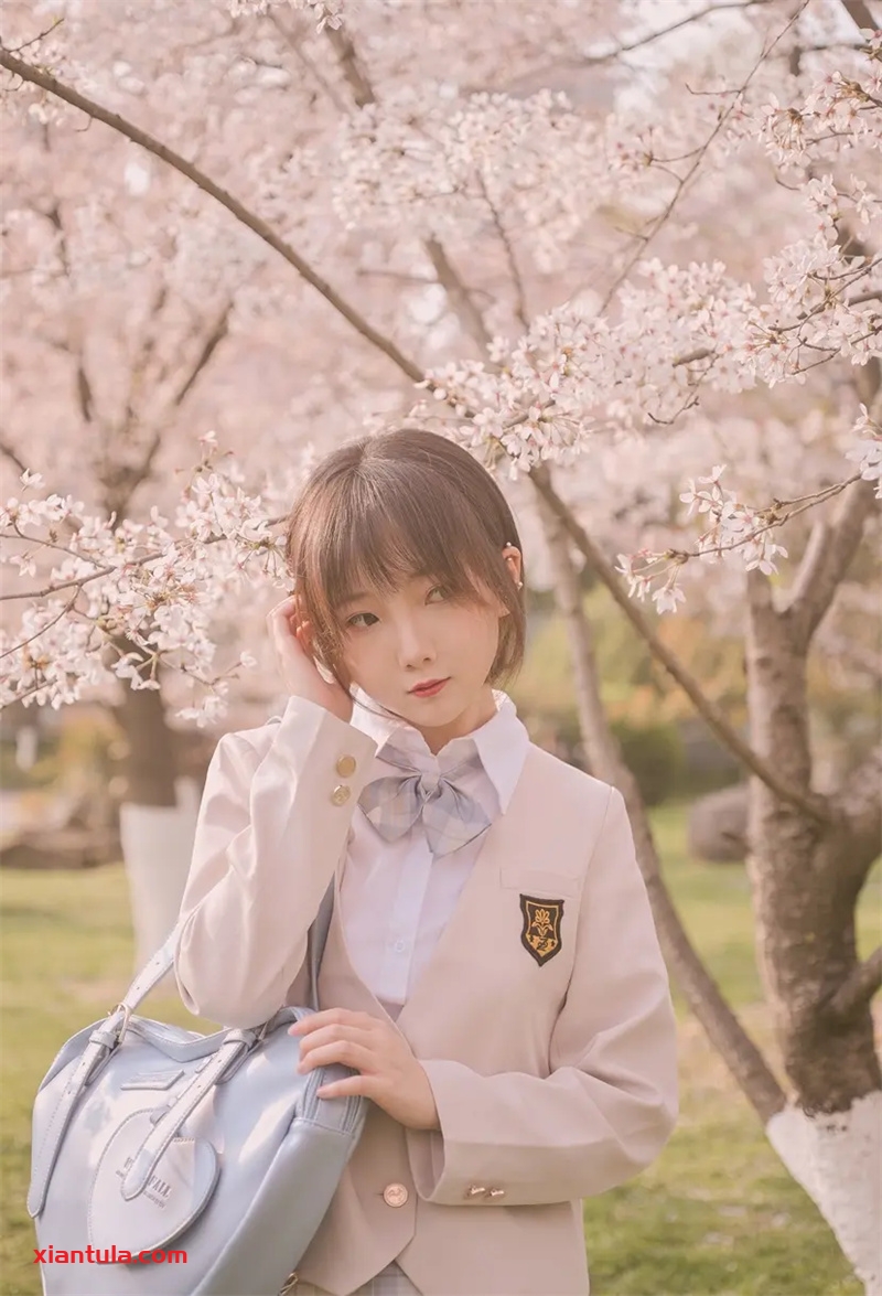 名濑弥七:独家热门图集曝光!清新女神席卷二次元平台 名濑弥七:独家热门图集曝光!清新女神席卷二次元平台