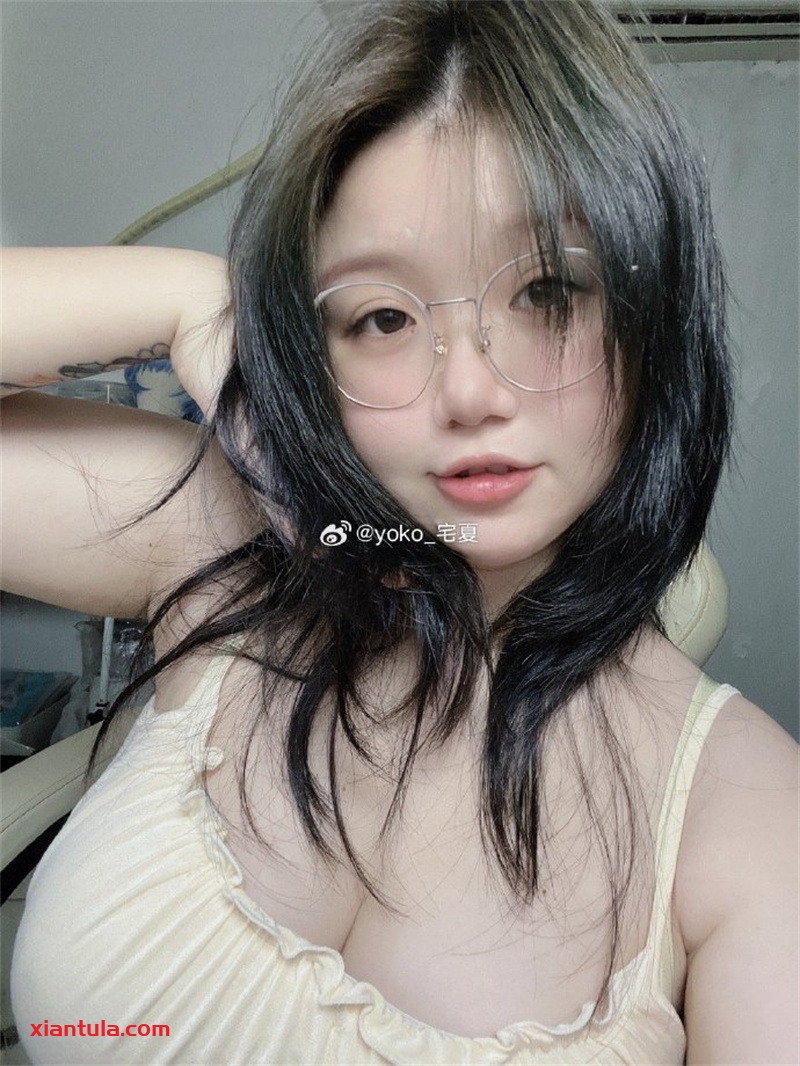 Yoko宅夏电子档大揭秘：从清纯邻家女孩到火辣的百变人气秘籍