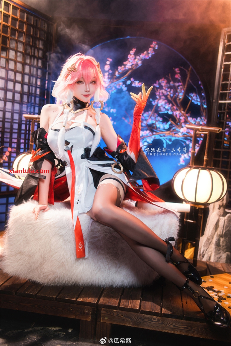 瓜希酱：从甜美到顶级玩家，她的图片为何能火遍全网？