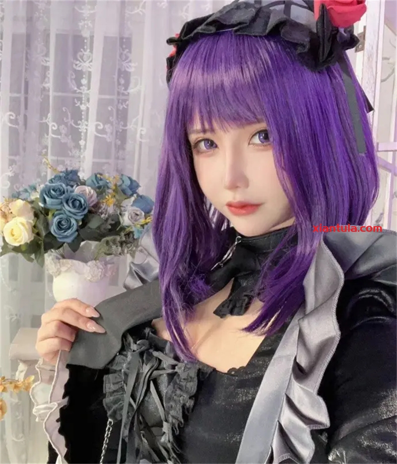 抱走莫子a：风格多变的胶衣与她的创作之旅（附图片赏析）