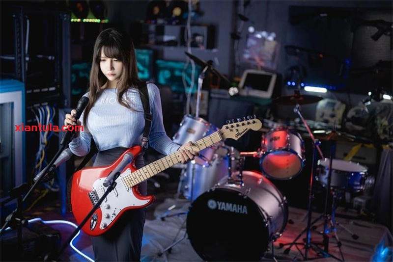 抱走莫子a：风格多变的胶衣与她的创作之旅（附图片赏析）