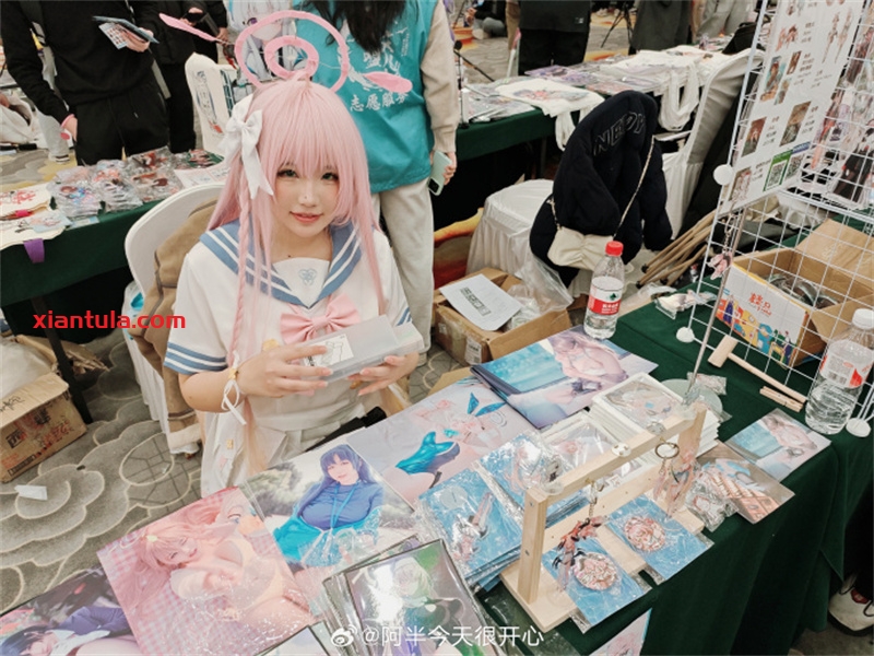 阿半今天很开心:从萌系猫耳到深海触手,她如何成为甜心顶流? 阿半今天很开心:从萌系猫耳到深海触手,她如何成为甜心顶流?