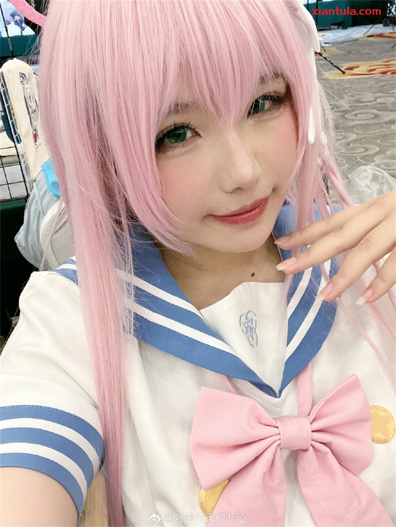 阿半今天很开心:从萌系猫耳到深海触手,她如何成为甜心顶流? 阿半今天很开心:从萌系猫耳到深海触手,她如何成为甜心顶流?