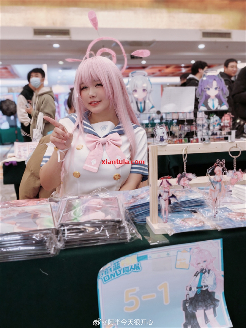 阿半今天很开心:从萌系猫耳到深海触手,她如何成为甜心顶流? 阿半今天很开心:从萌系猫耳到深海触手,她如何成为甜心顶流?