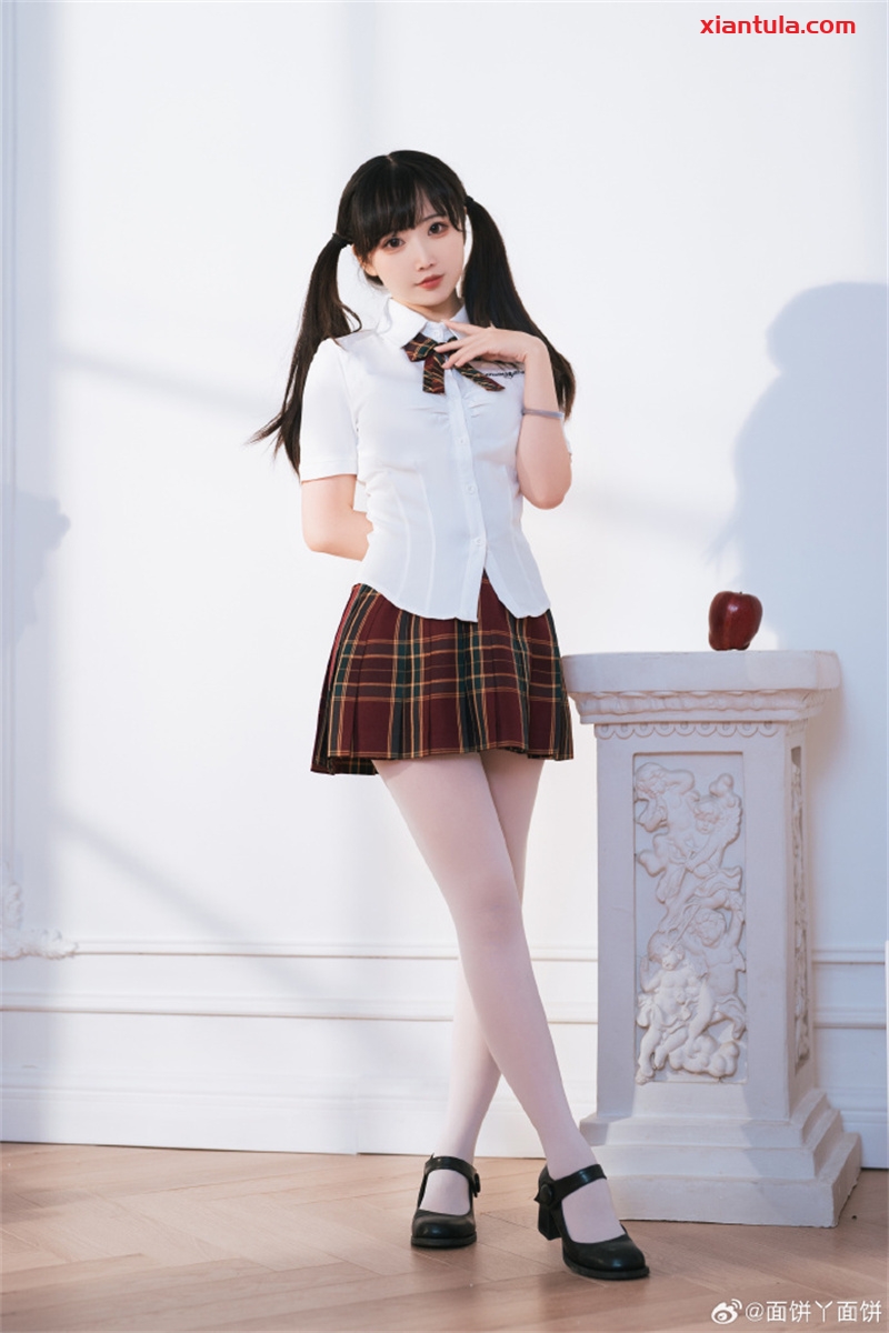 面饼仙儿图集曝光：从二次元到现实的璀璨明星！