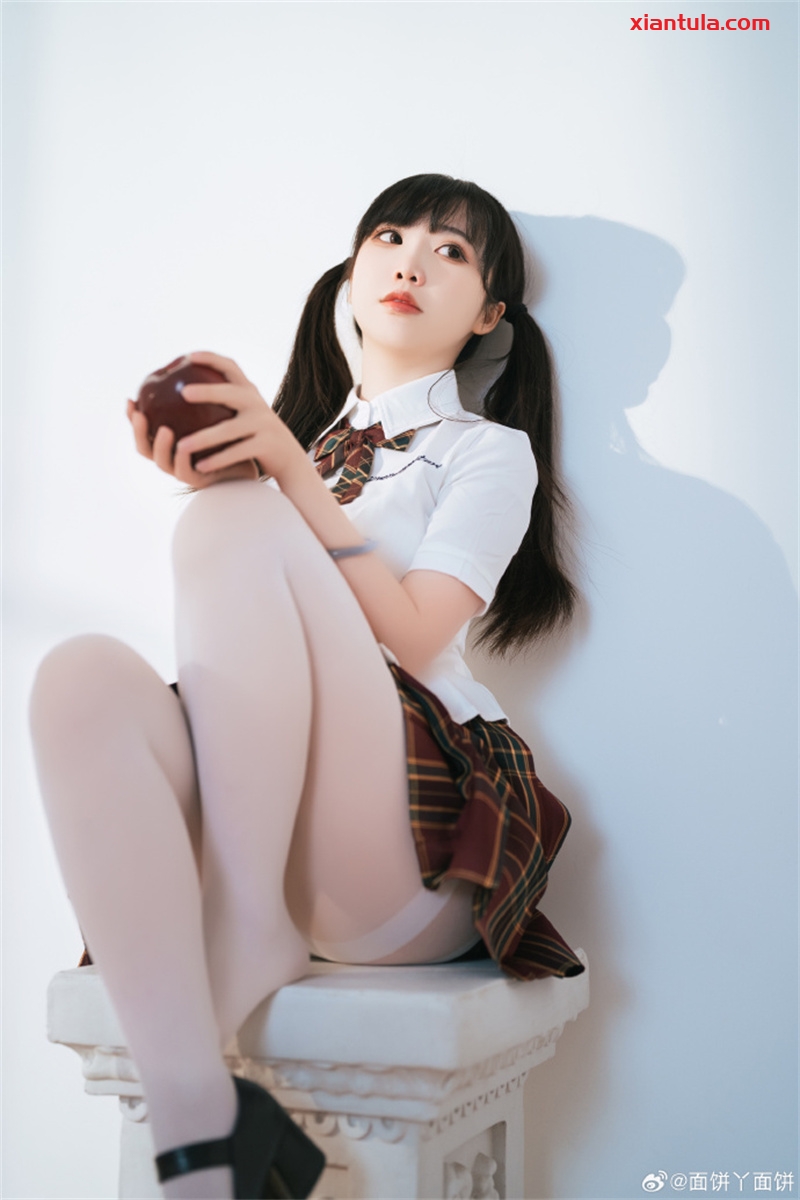 面饼仙儿图集曝光：从二次元到现实的璀璨明星！