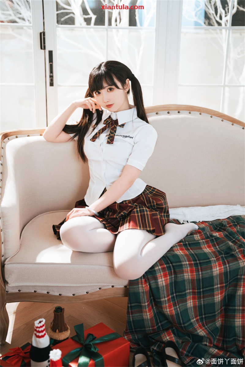 面饼仙儿图集曝光：从二次元到现实的璀璨明星！