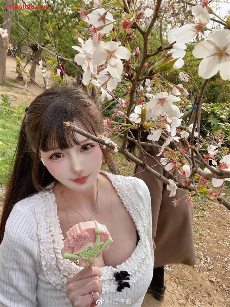 凛子酱：从广东萌妹到二次元顶流，她的《吉他妹妹》为何让人疯狂？