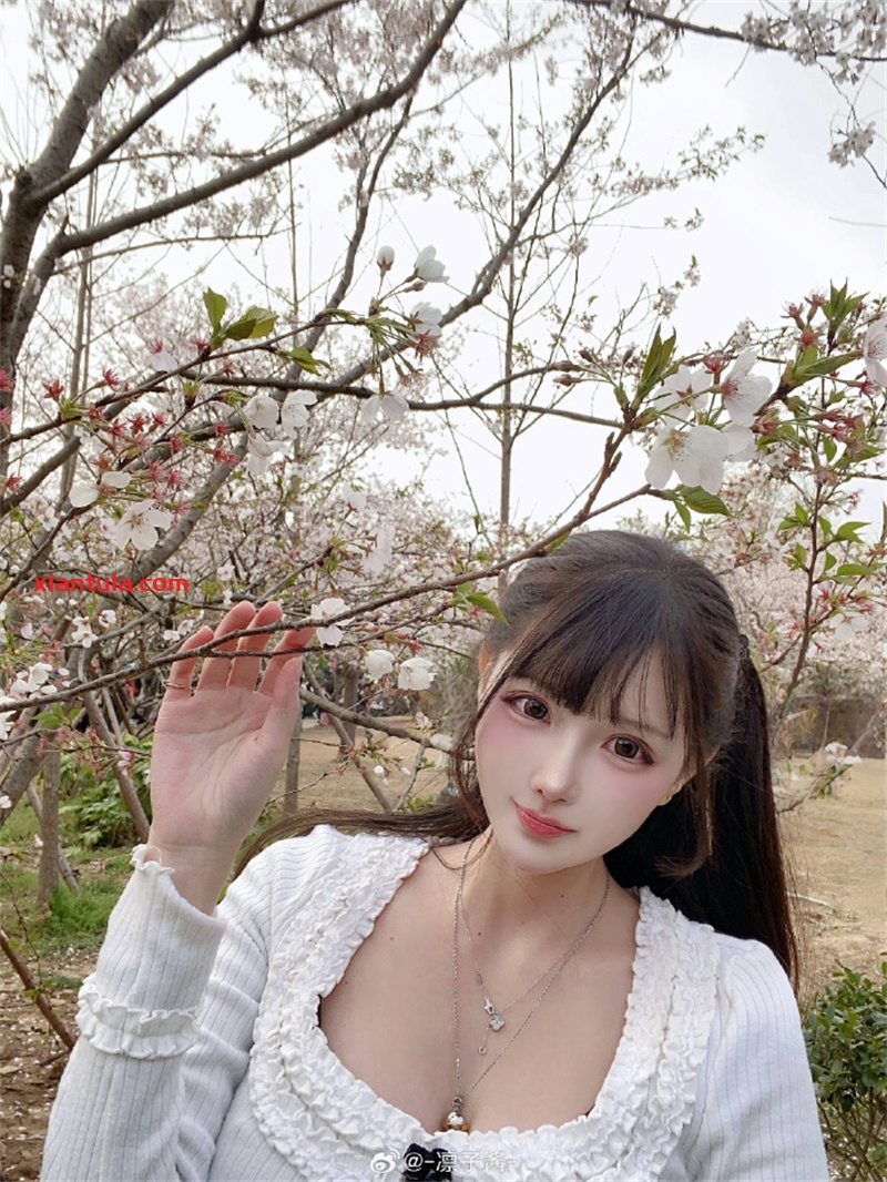 凛子酱：从广东萌妹到二次元顶流，她的《吉他妹妹》为何让人疯狂？