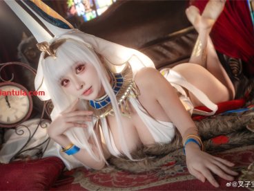 叉子宝宝の“危险穿搭”大揭秘！背带裤真空上阵？这届太会玩了！